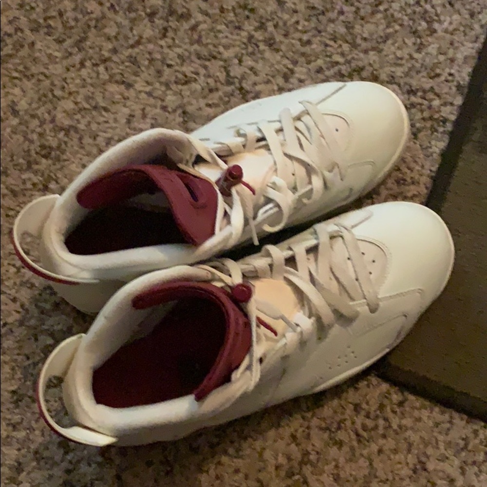 Air Jordan retro maroon 6s